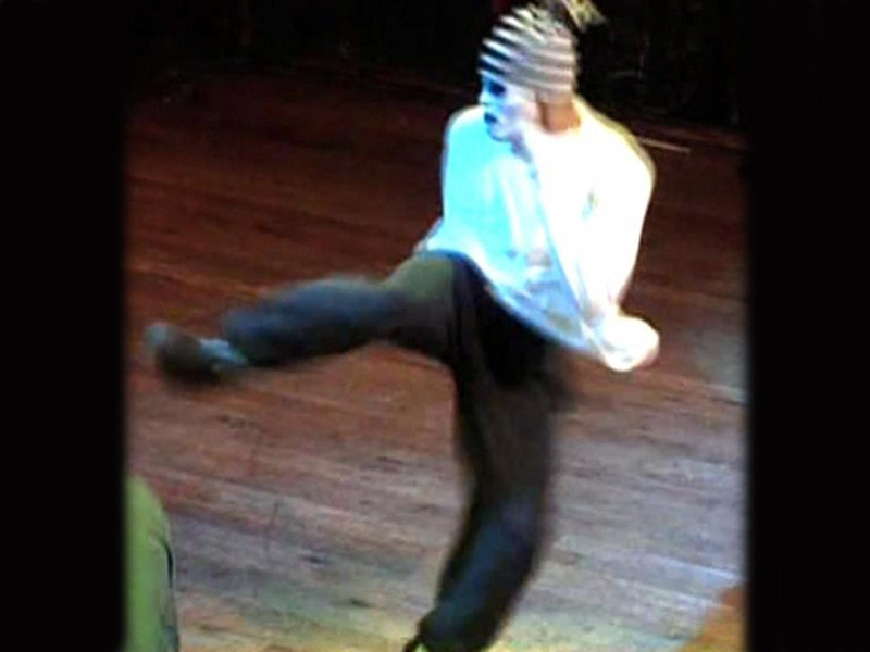 Bela dançarina de rua numa luta de dança